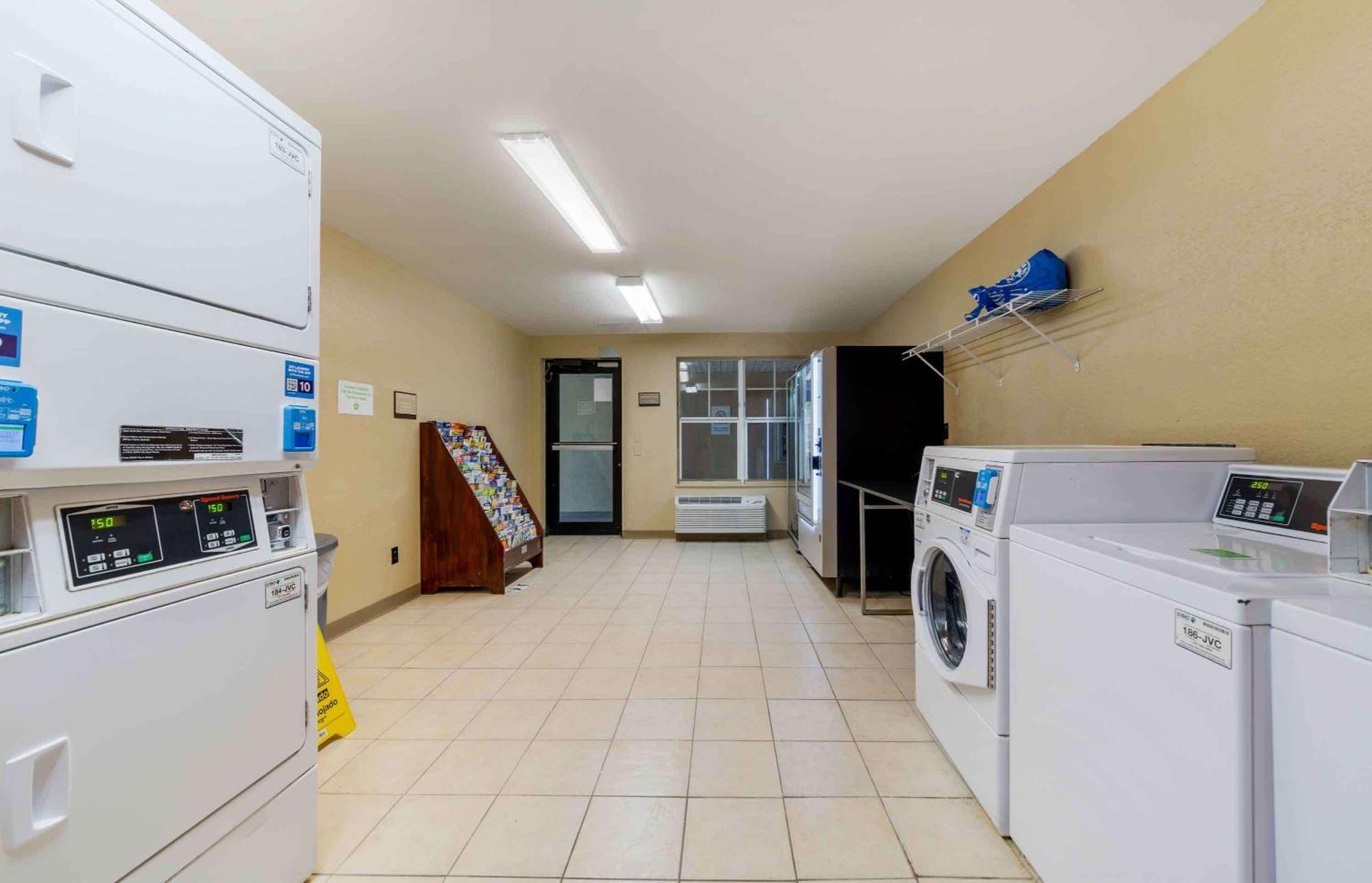 Extended Stay America Suites - Fort Lauderdale - Cypress Creek - Andrews Ave Oakland Park Exteriör bild