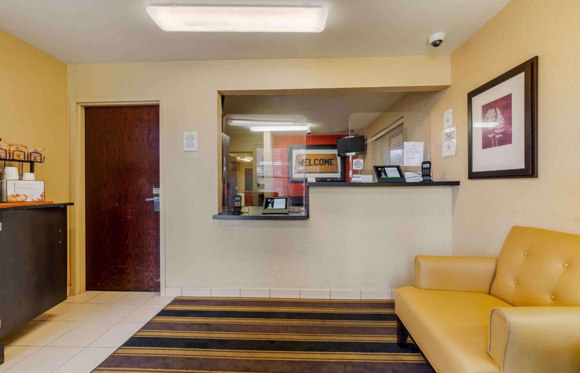 Extended Stay America Suites - Fort Lauderdale - Cypress Creek - Andrews Ave Oakland Park Exteriör bild