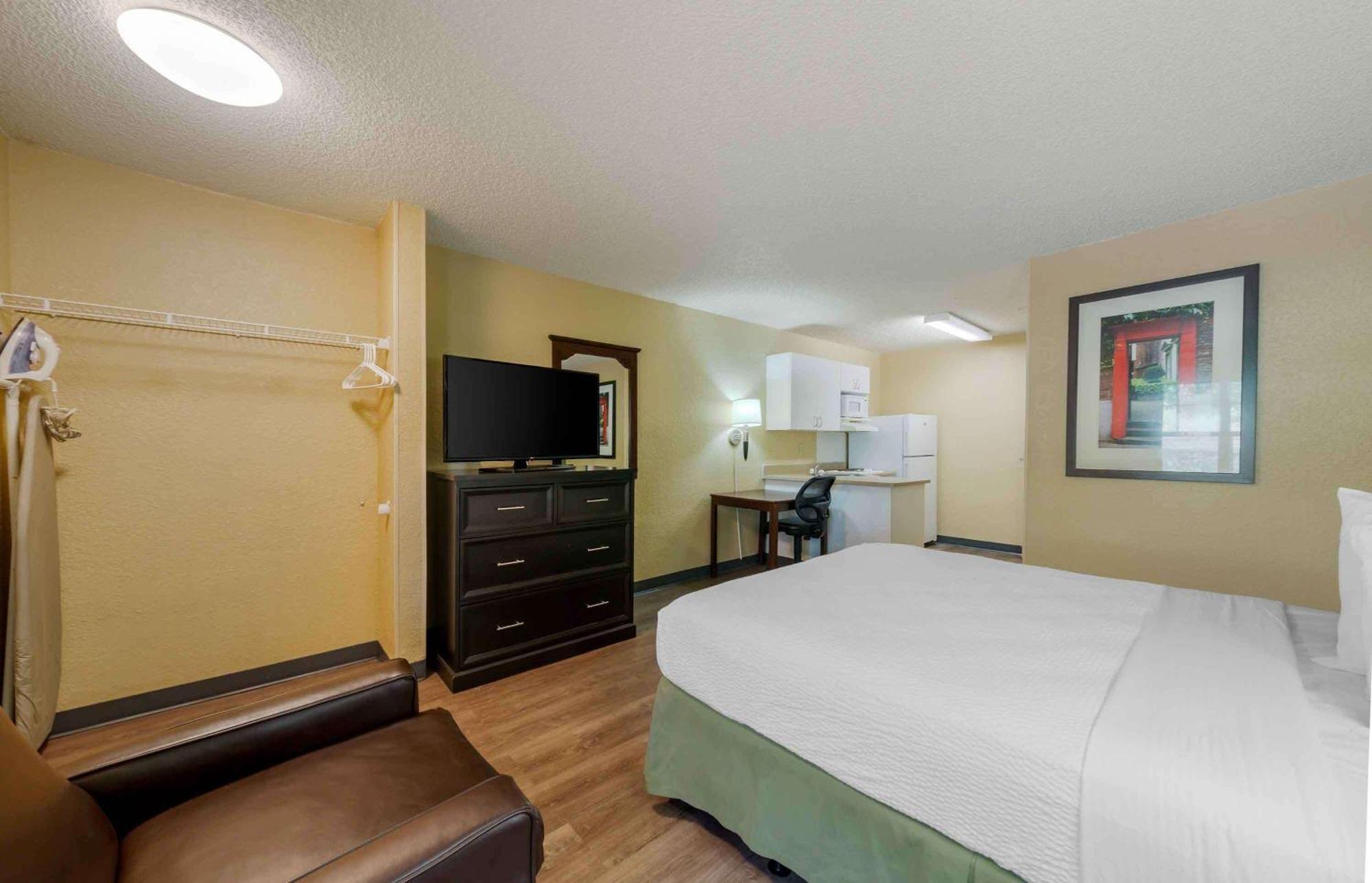 Extended Stay America Suites - Fort Lauderdale - Cypress Creek - Andrews Ave Oakland Park Exteriör bild