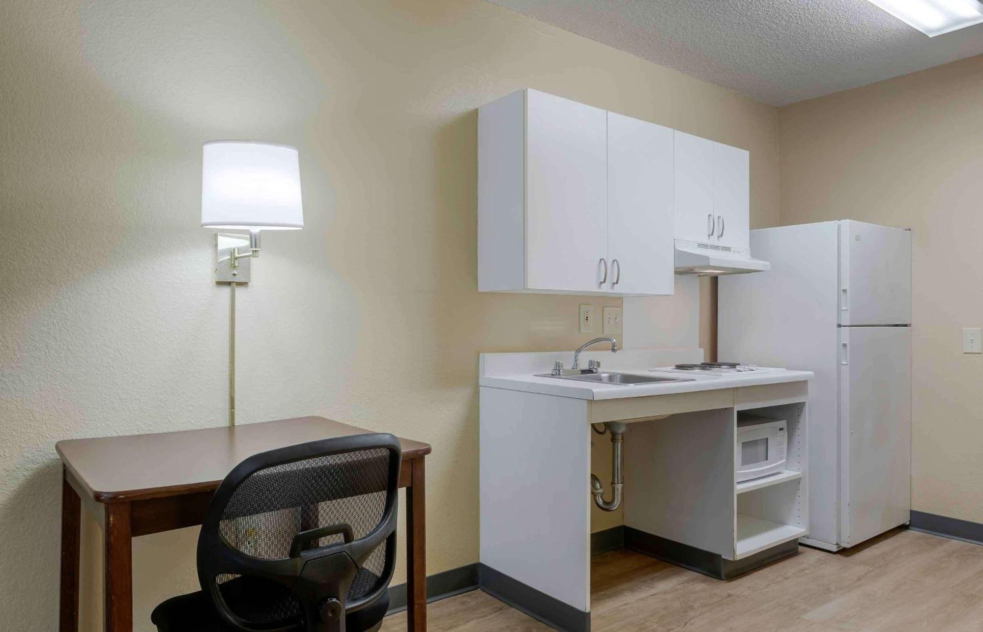 Extended Stay America Suites - Fort Lauderdale - Cypress Creek - Andrews Ave Oakland Park Exteriör bild