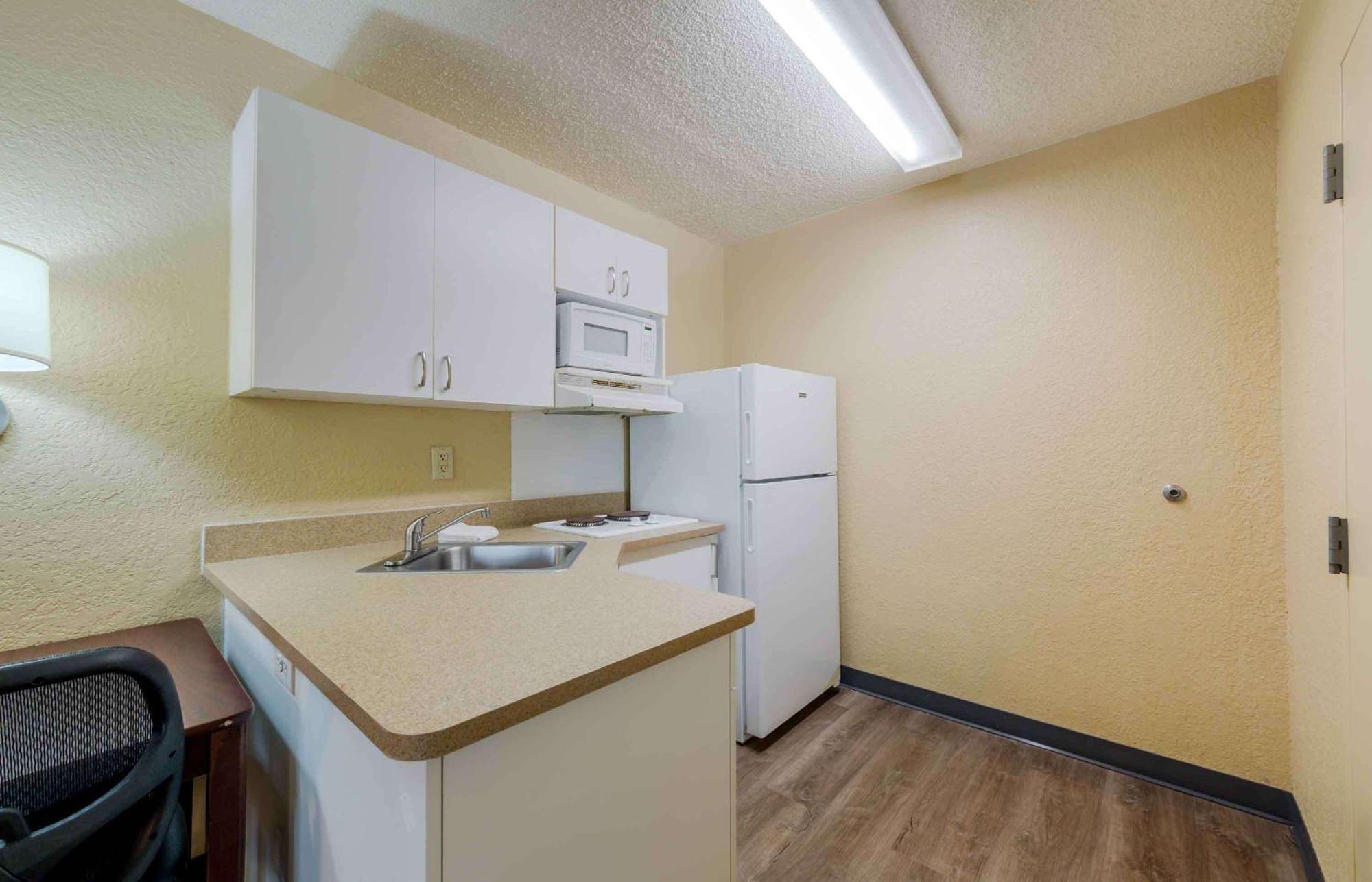 Extended Stay America Suites - Fort Lauderdale - Cypress Creek - Andrews Ave Oakland Park Exteriör bild