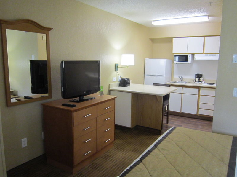 Extended Stay America Suites - Fort Lauderdale - Cypress Creek - Andrews Ave Oakland Park Exteriör bild