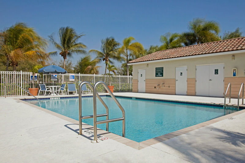 Extended Stay America Suites - Fort Lauderdale - Cypress Creek - Andrews Ave Oakland Park Exteriör bild